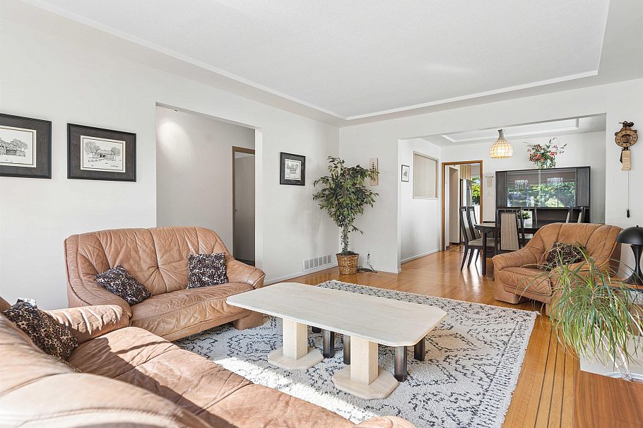 2925 W 24th Avenue Vancouver, BC - 3