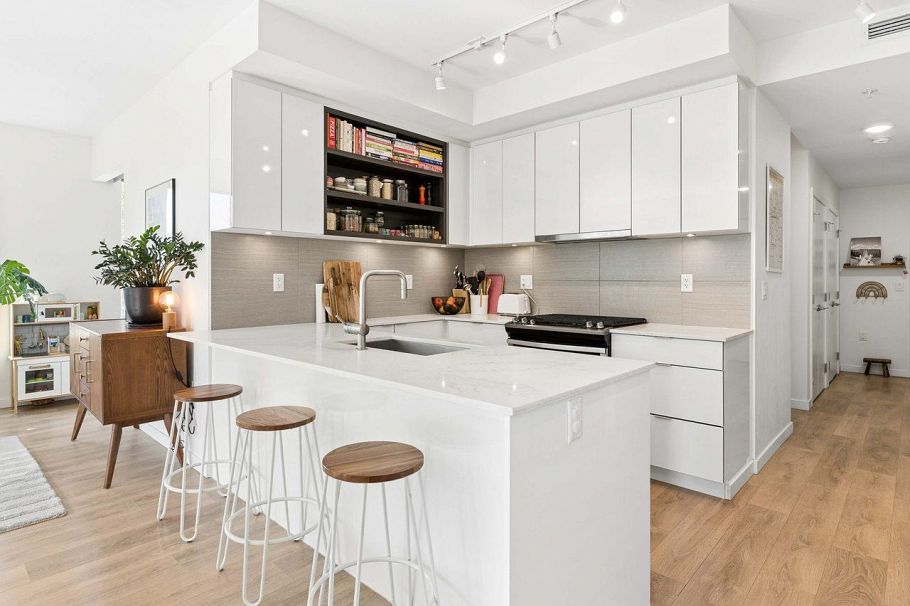 313 725 Marine Drive North Vancouver, BC - 8