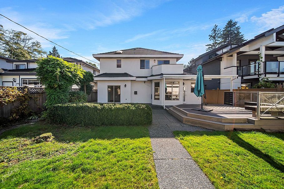 336 W 19th Street North Vancouver, BC - 31