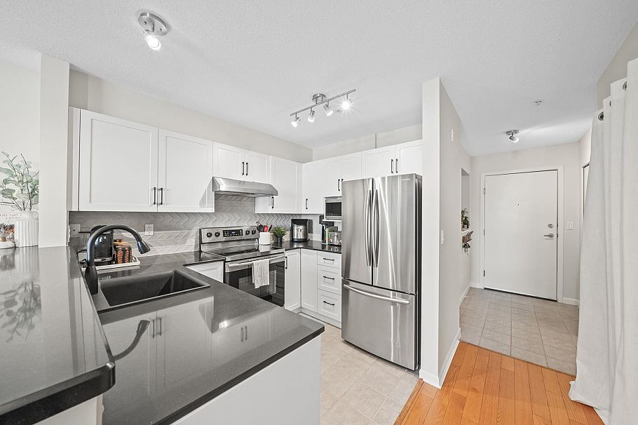 413 147 E 1st Street North Vancouver, BC - 11