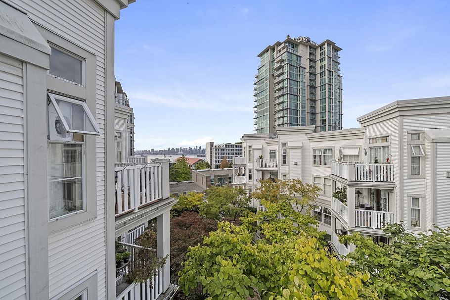 413 147 E 1st Street North Vancouver, BC - 19