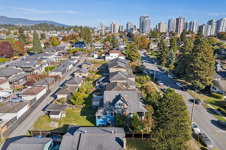 358 W 16th Street North Vancouver, BC - 7