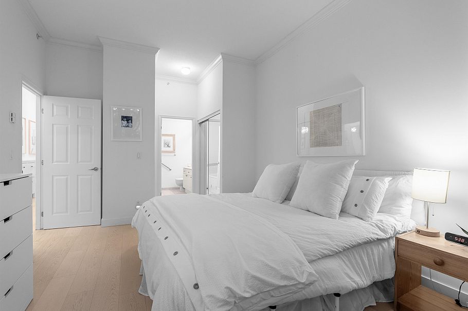 101 160 W Keith Road North Vancouver, BC - 12