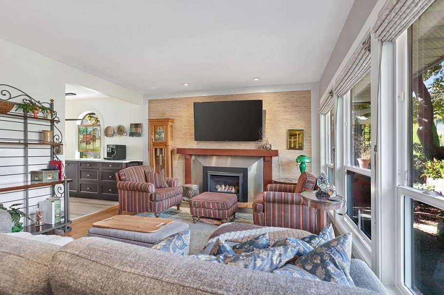 535 E Keith Road North Vancouver, BC - 4