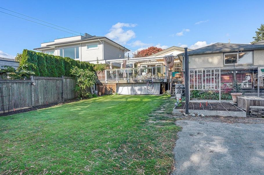 535 E Keith Road North Vancouver, BC - 25