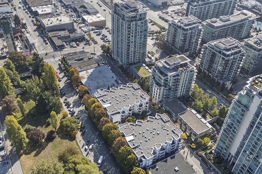 413 147 E 1st Street North Vancouver, BC - 35