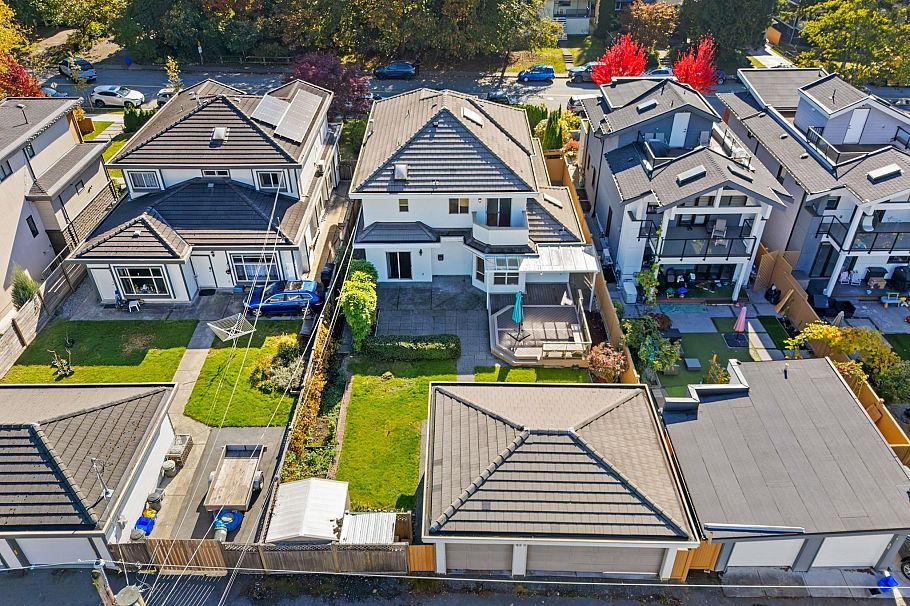 336 W 19th Street North Vancouver, BC - 34