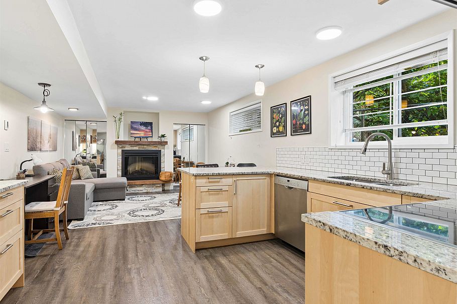 2925 W 24th Avenue Vancouver, BC - 27