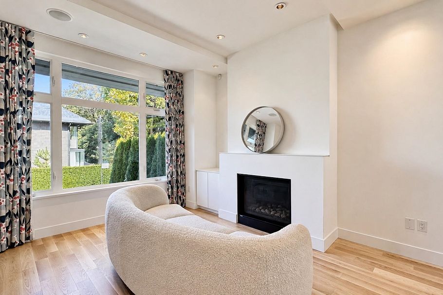80 E 22nd Avenue Vancouver, BC - 3