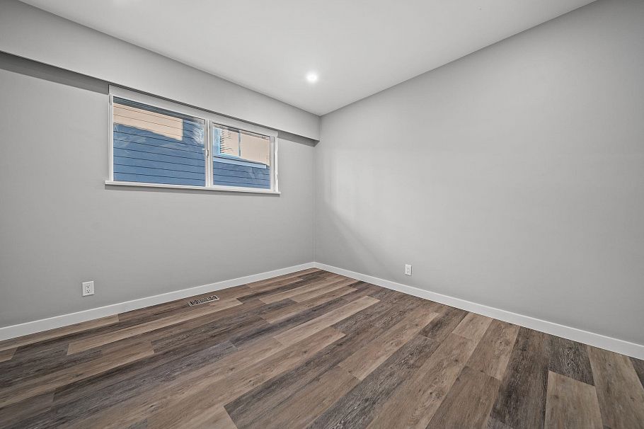 338 W 21st Street North Vancouver, BC - 18