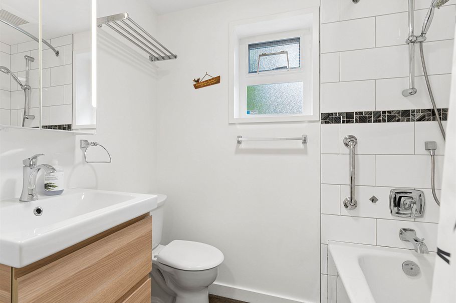 2925 W 24th Avenue Vancouver, BC - 31