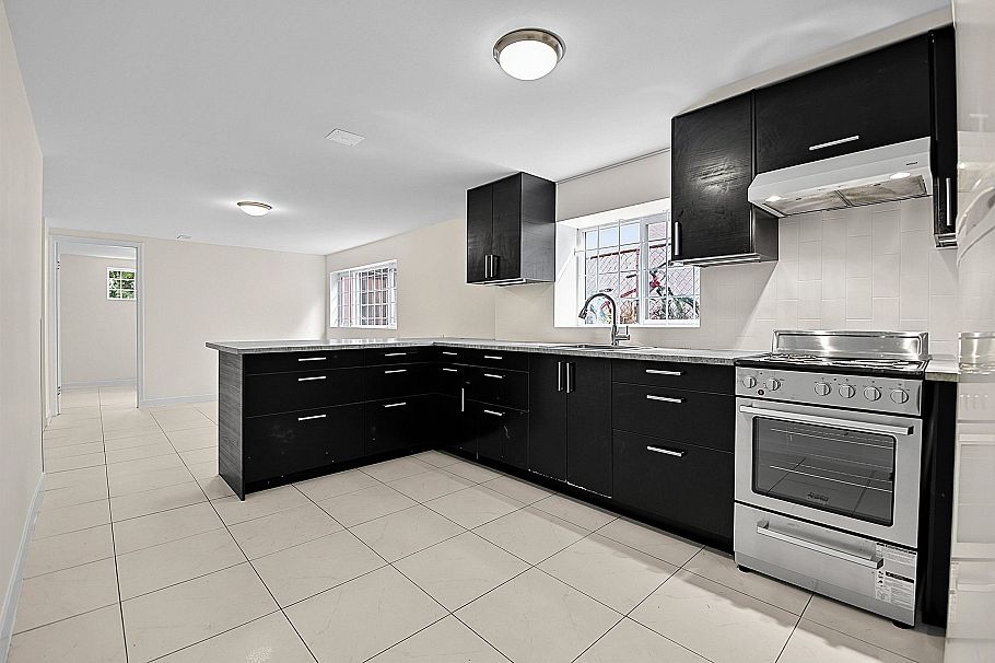 2216 E 41st Avenue Vancouver, BC - 16
