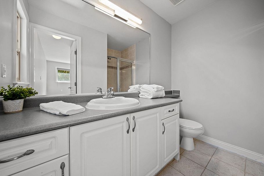 336 W 19th Street North Vancouver, BC - 25