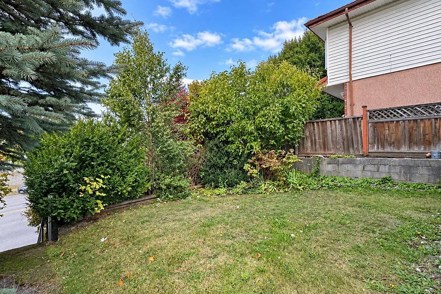7590 Fraser Street Vancouver, BC - 2