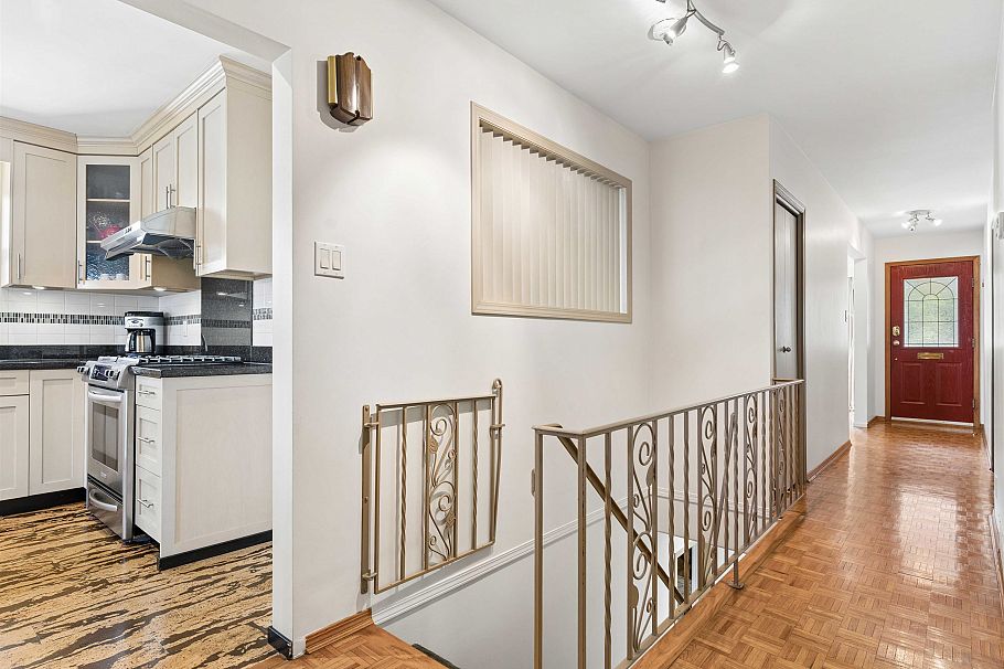 2925 W 24th Avenue Vancouver, BC - 20