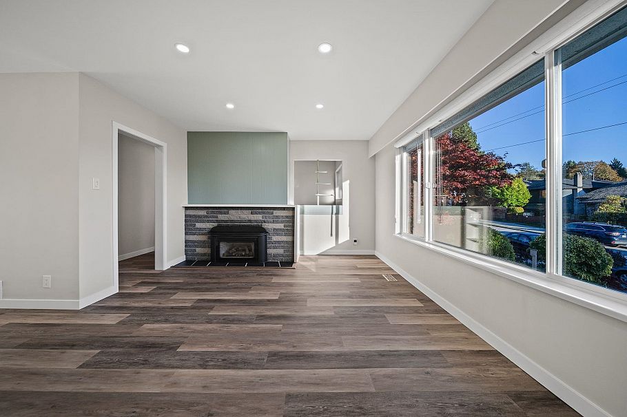 338 W 21st Street North Vancouver, BC - 4