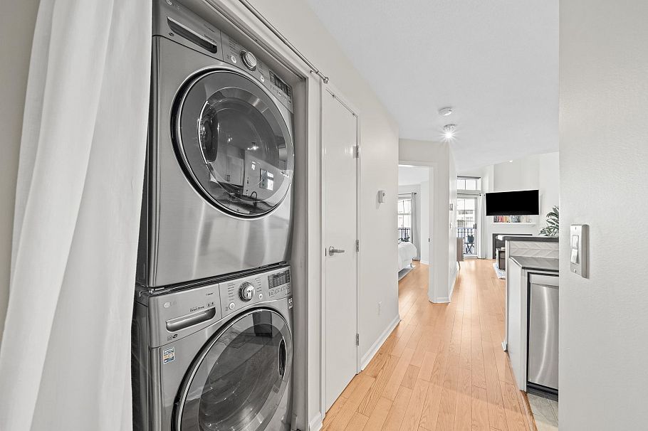 413 147 E 1st Street North Vancouver, BC - 30