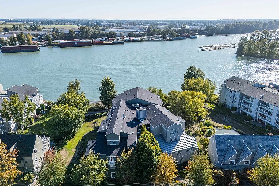 303 2080 E Kent Avenue South Vancouver, BC - 2