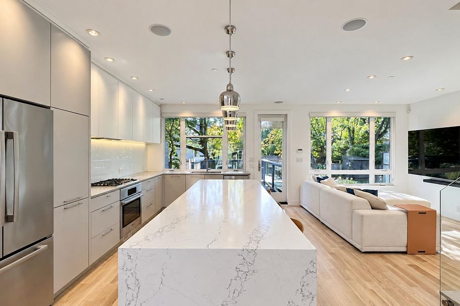 80 E 22nd Avenue Vancouver, BC - 9