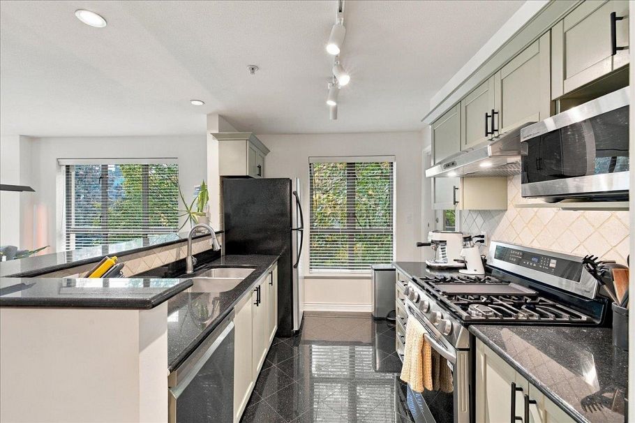 303 2015 Trafalgar Street Vancouver, BC - 5