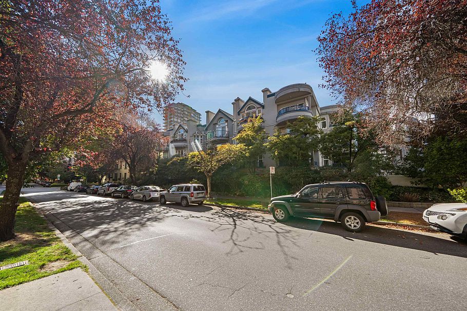 210 1924 Comox Street Vancouver, BC - 1