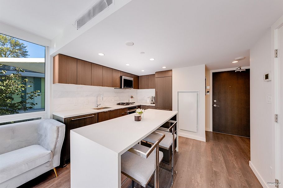 301 8189 Cambie Street Vancouver, BC - 7
