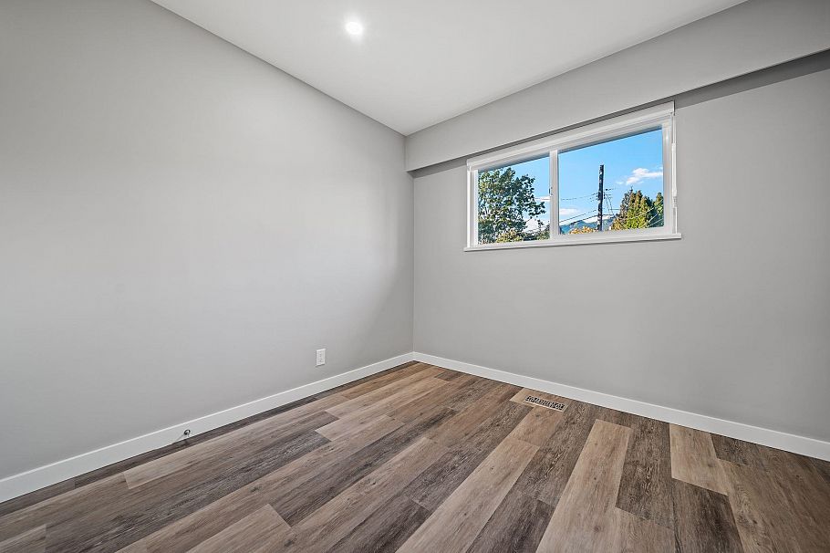 338 W 21st Street North Vancouver, BC - 28