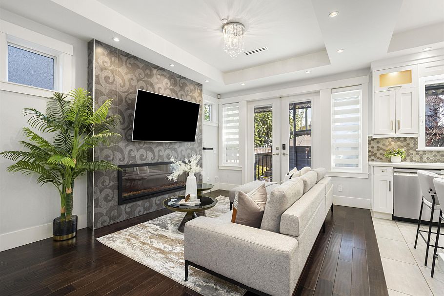 7380 Ontario Street Vancouver, BC - 7