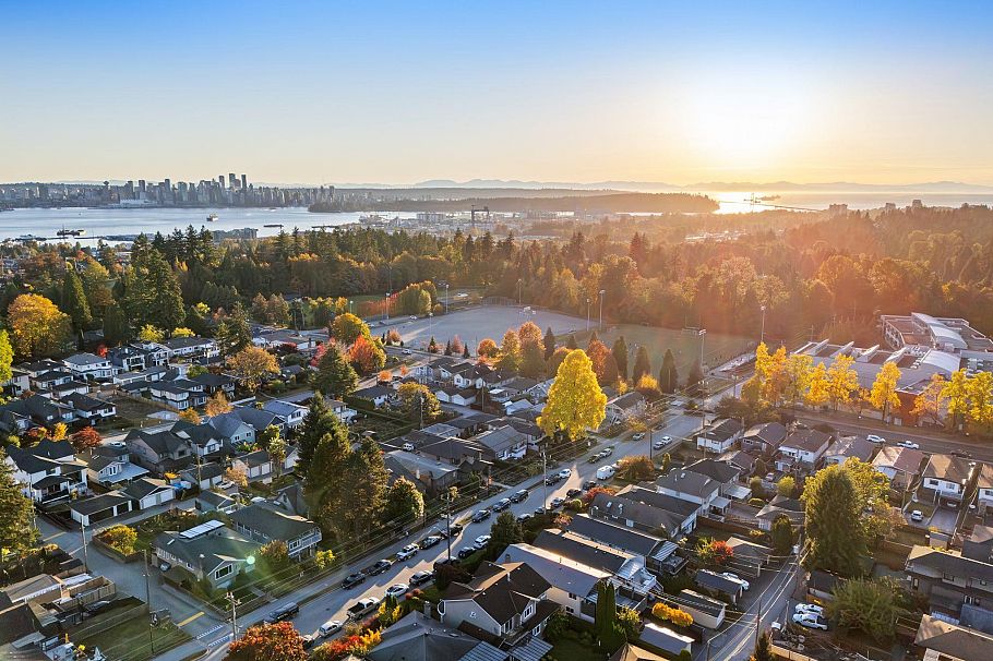 338 W 21st Street North Vancouver, BC - 35