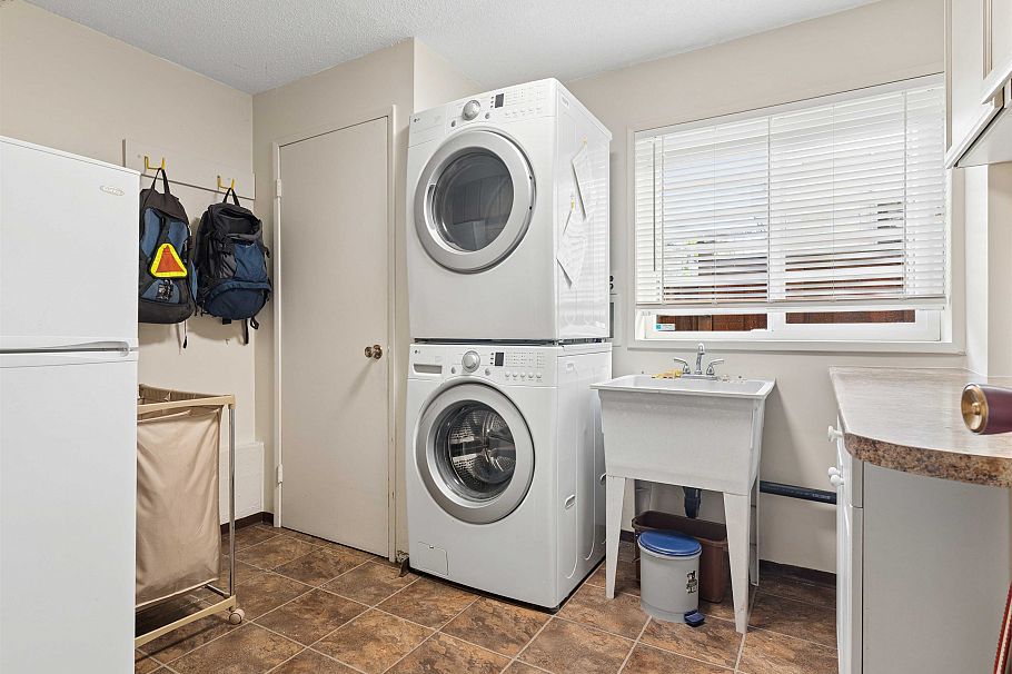 2925 W 24th Avenue Vancouver, BC - 25