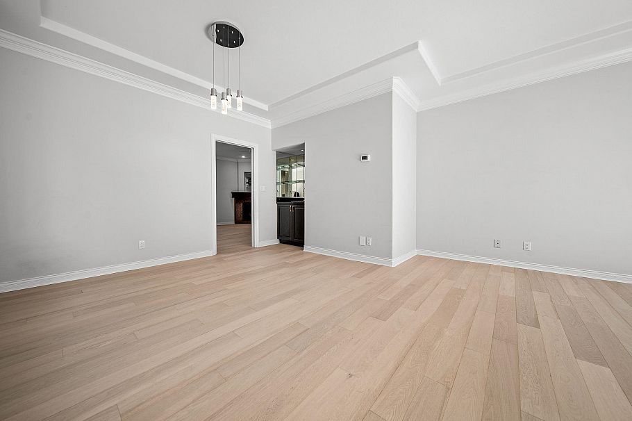 336 W 19th Street North Vancouver, BC - 8