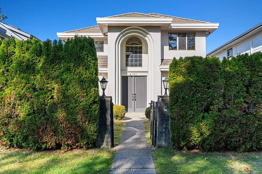 336 W 19th Street North Vancouver, BC - 2