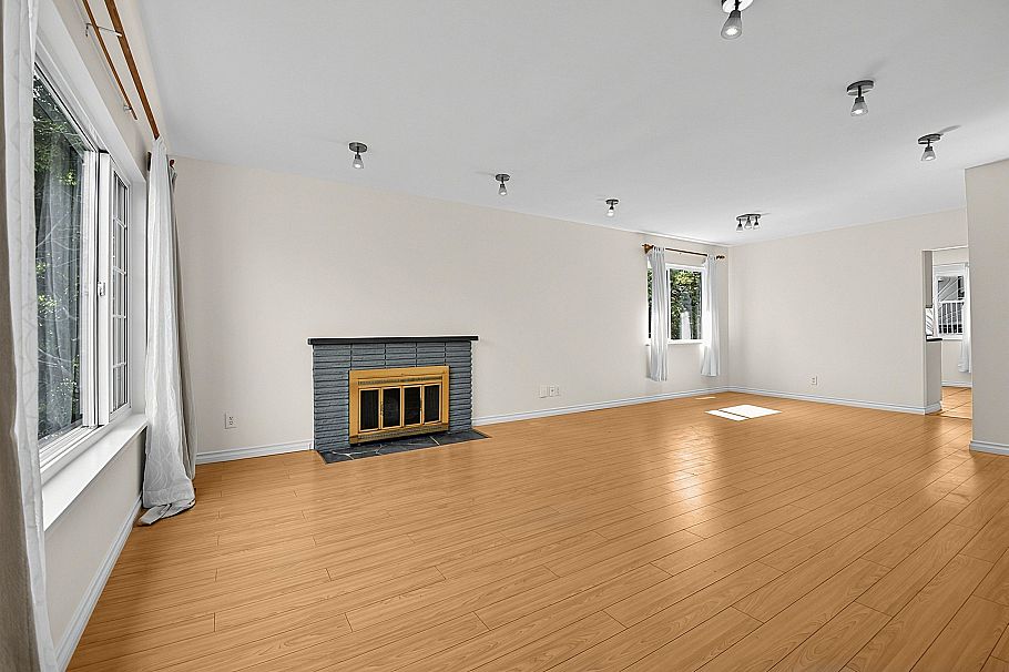 2216 E 41st Avenue Vancouver, BC - 2