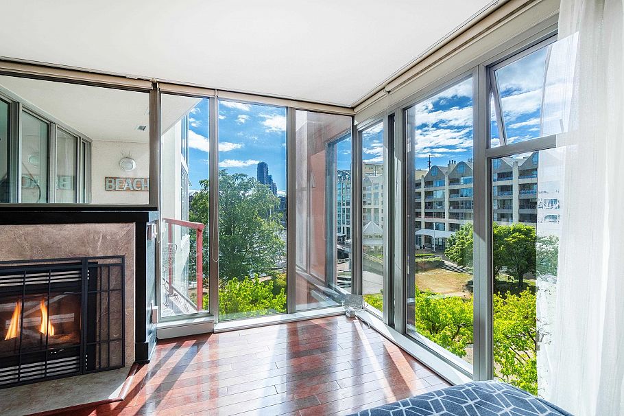 503 990 Beach Avenue Vancouver, BC - 1