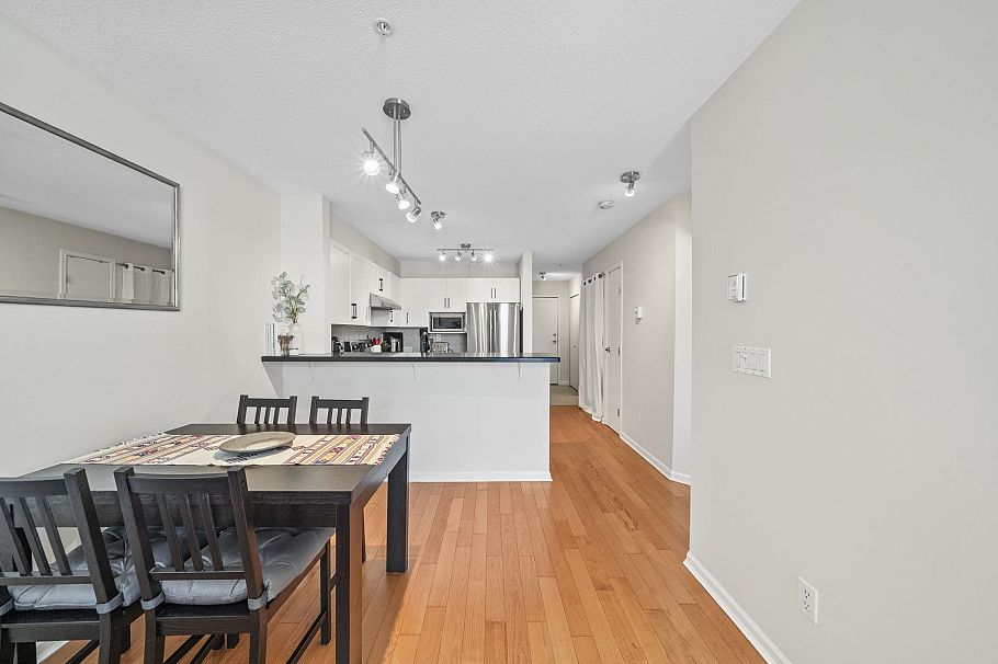 413 147 E 1st Street North Vancouver, BC - 14