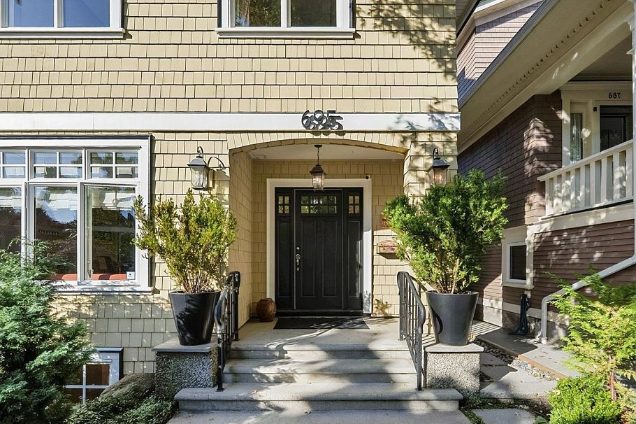 695 W 19th Avenue Vancouver, BC - 2