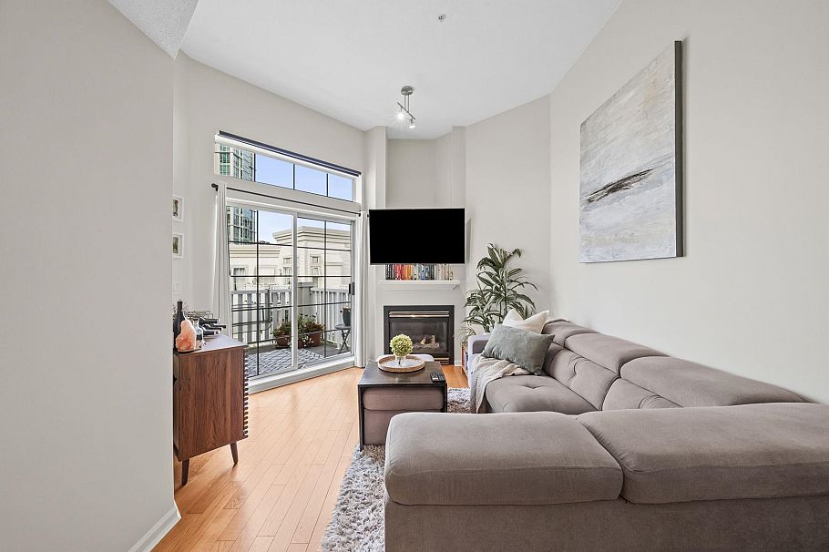 413 147 E 1st Street North Vancouver, BC - 3