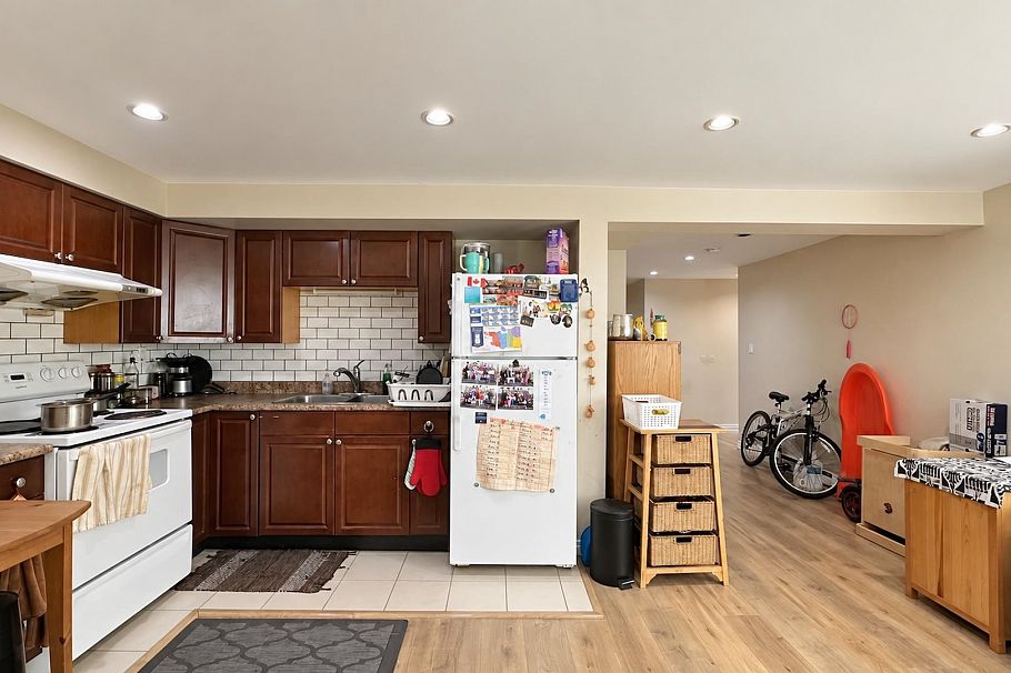 7590 Fraser Street Vancouver, BC - 12