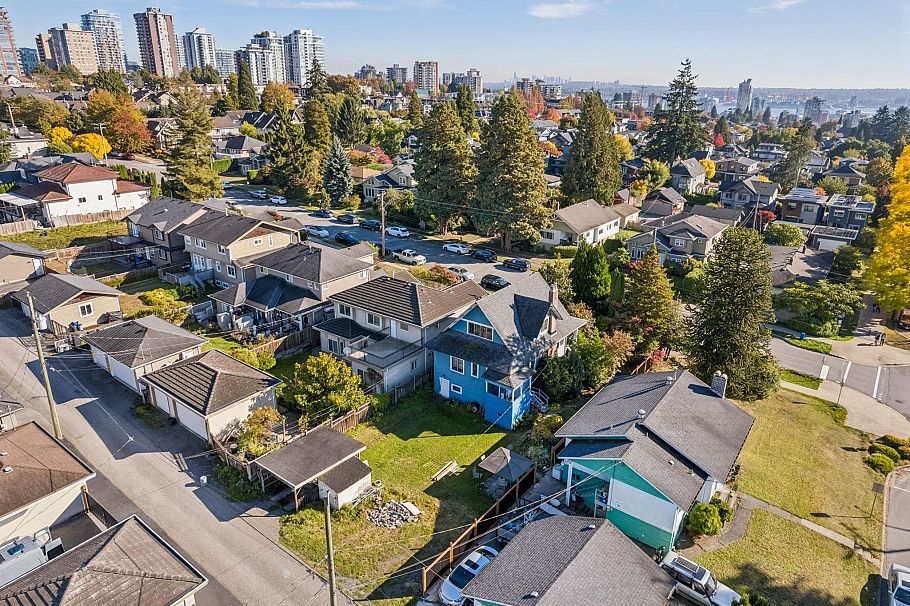 358 W 16th Street North Vancouver, BC - 6