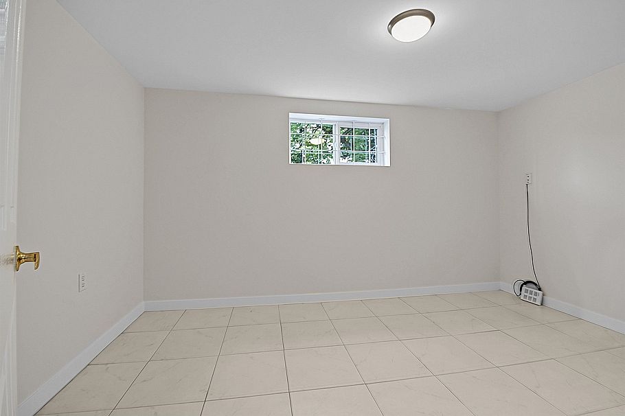 2216 E 41st Avenue Vancouver, BC - 23