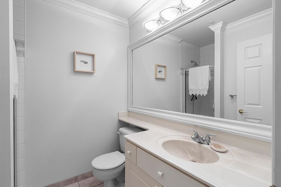 101 160 W Keith Road North Vancouver, BC - 15