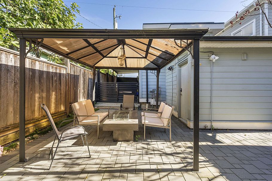 7380 Ontario Street Vancouver, BC - 24