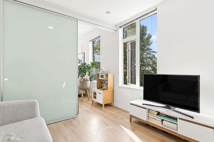 313 725 Marine Drive North Vancouver, BC - 17