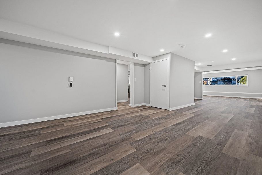 338 W 21st Street North Vancouver, BC - 29