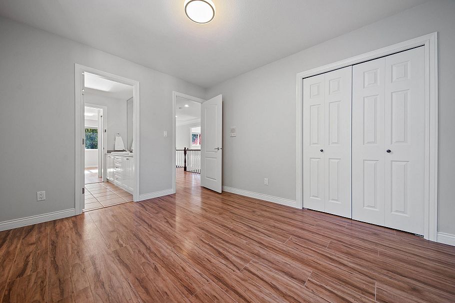 336 W 19th Street North Vancouver, BC - 28