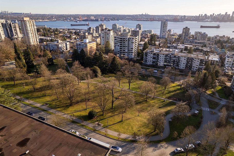 101 160 W Keith Road North Vancouver, BC - 31