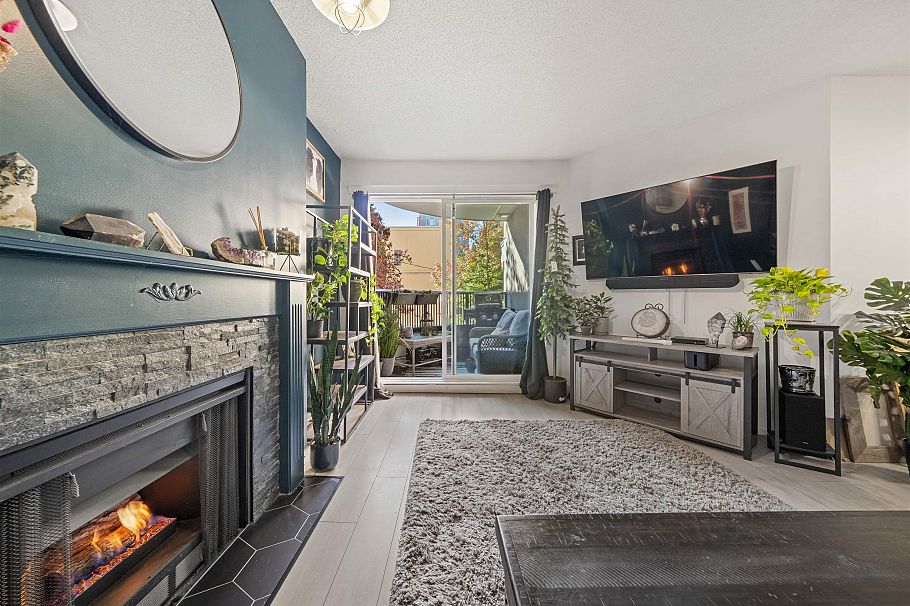 210 1924 Comox Street Vancouver, BC - 17