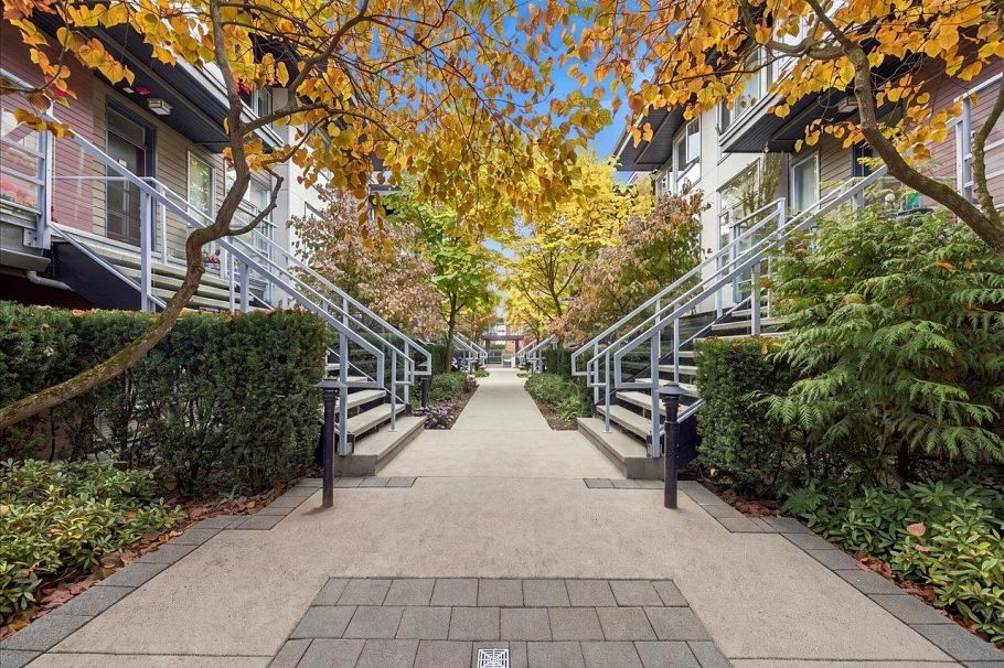108 735 W 15th Street North Vancouver, BC - 15