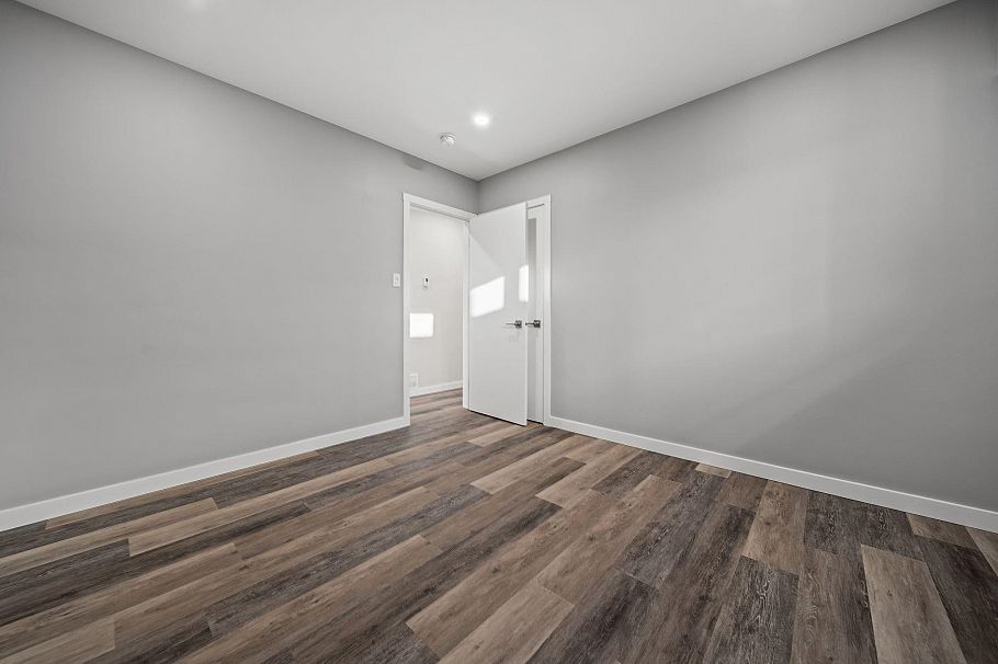 338 W 21st Street North Vancouver, BC - 26