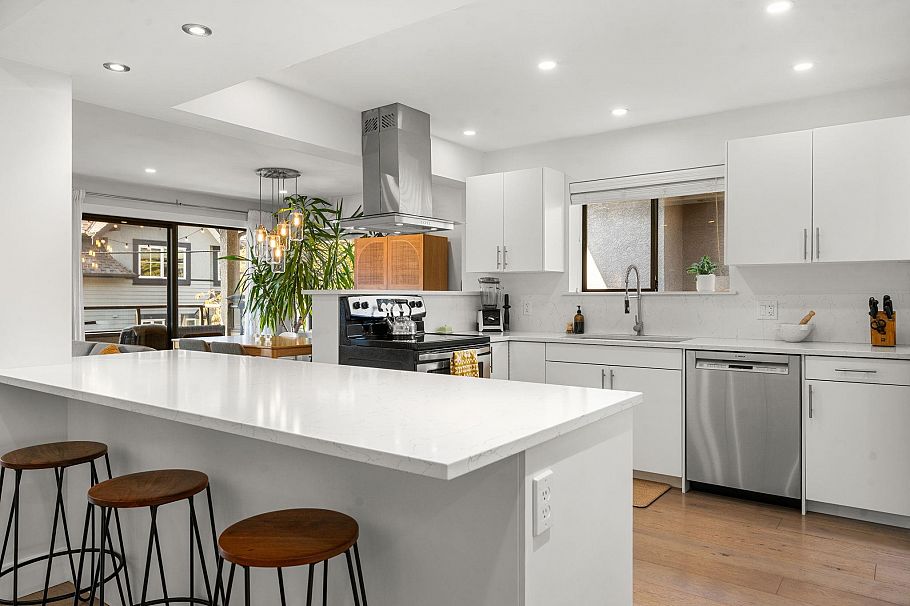 19 2133 St George's Avenue North Vancouver, BC - 14